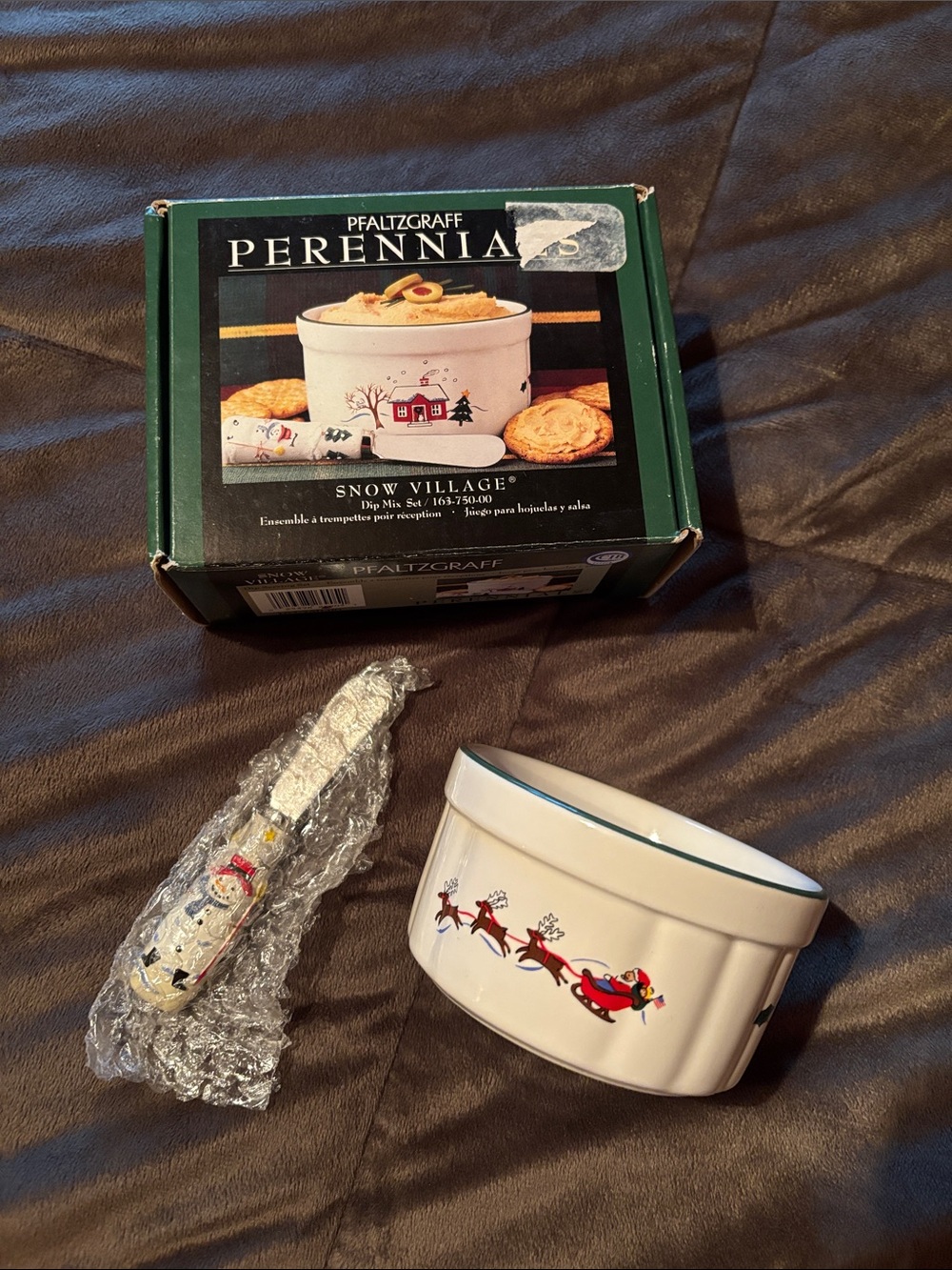 Pfaltzgraff Snow Village Green and White Dip Mix Set